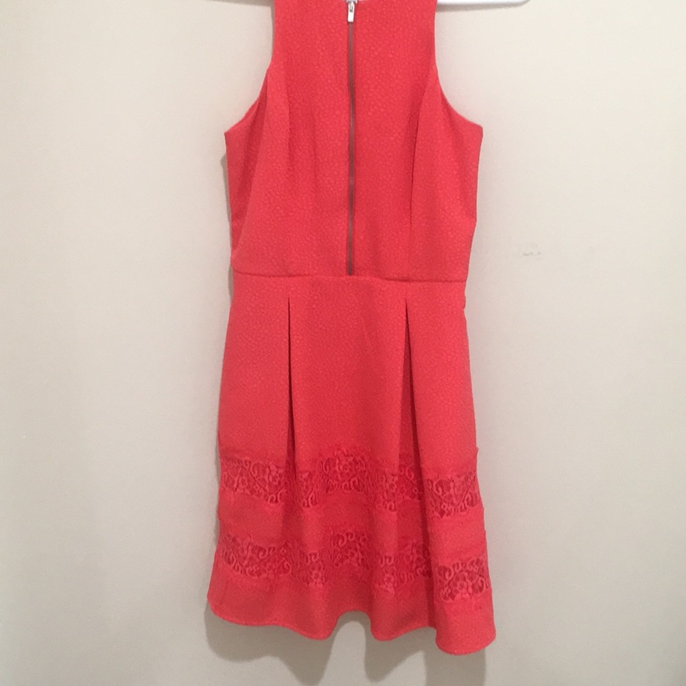 Express dress - Picture 2 of 2